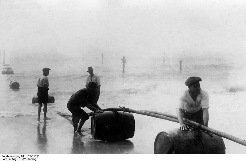 Abbildung 4: Verlegung des ersten Unterseekabels in New York, welches die Ostküste mit Süd-Europa verband, Bundesarchiv