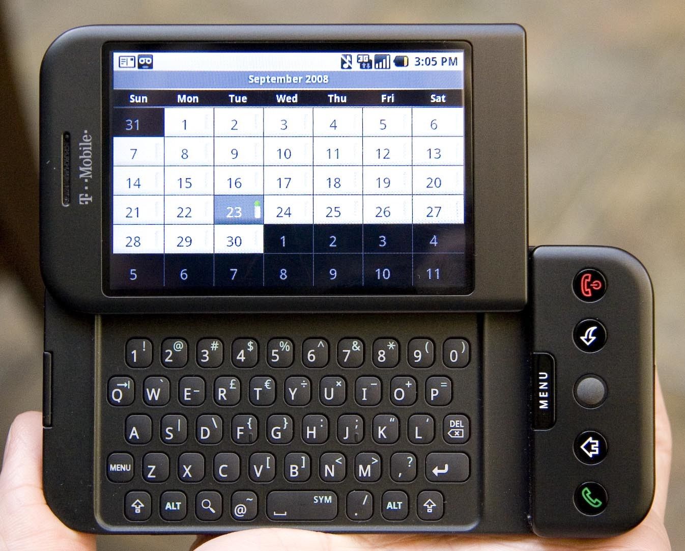Abbildung 2: HTC Dream oder auch T-Mobile G1, das erste Android Telefon. Veröffentlichung Herbst 2008, Sergey Brin und Larry Page standen mit Inline Skates auf der Bühne