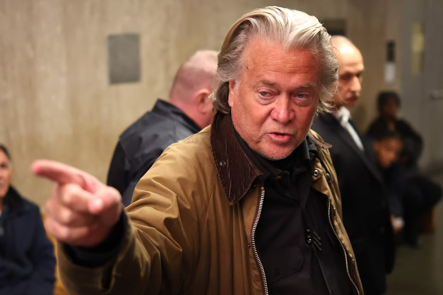 bannon-pointing