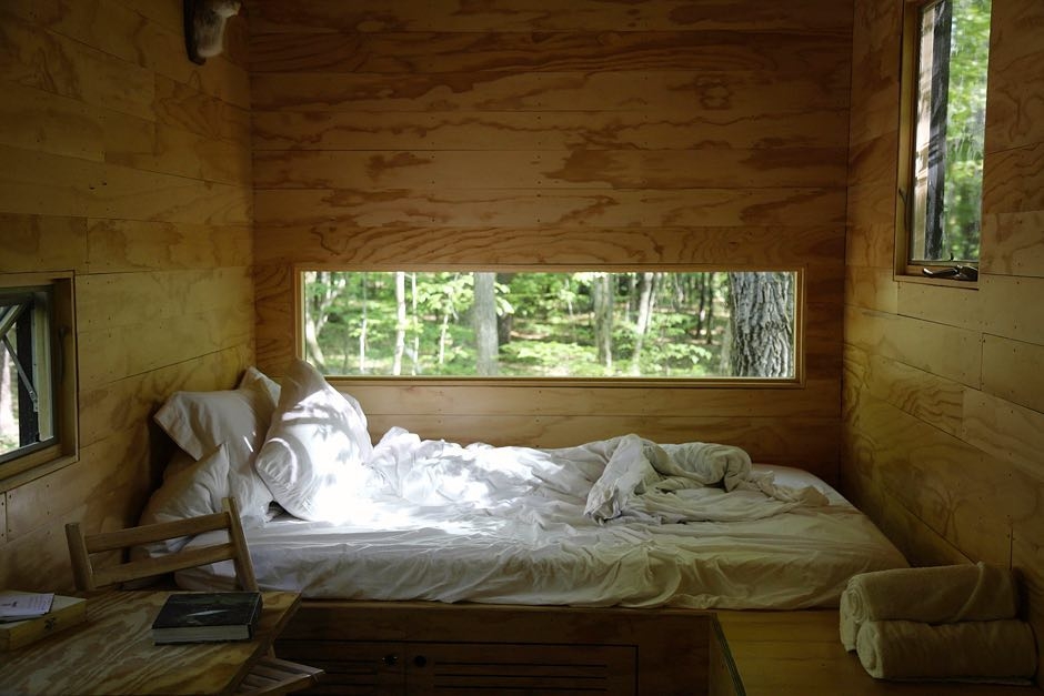 [bedroom] [wood]