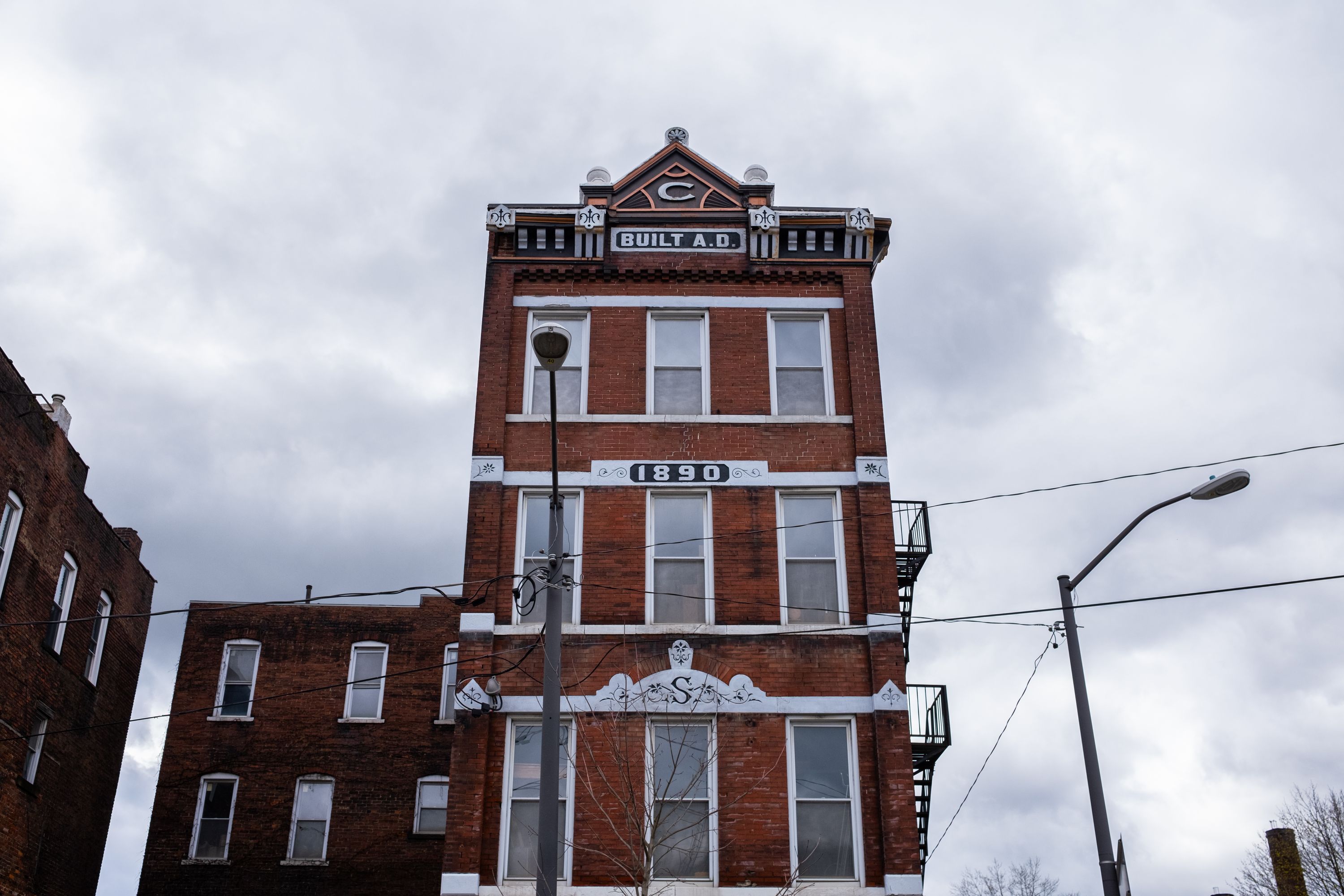 1890 building