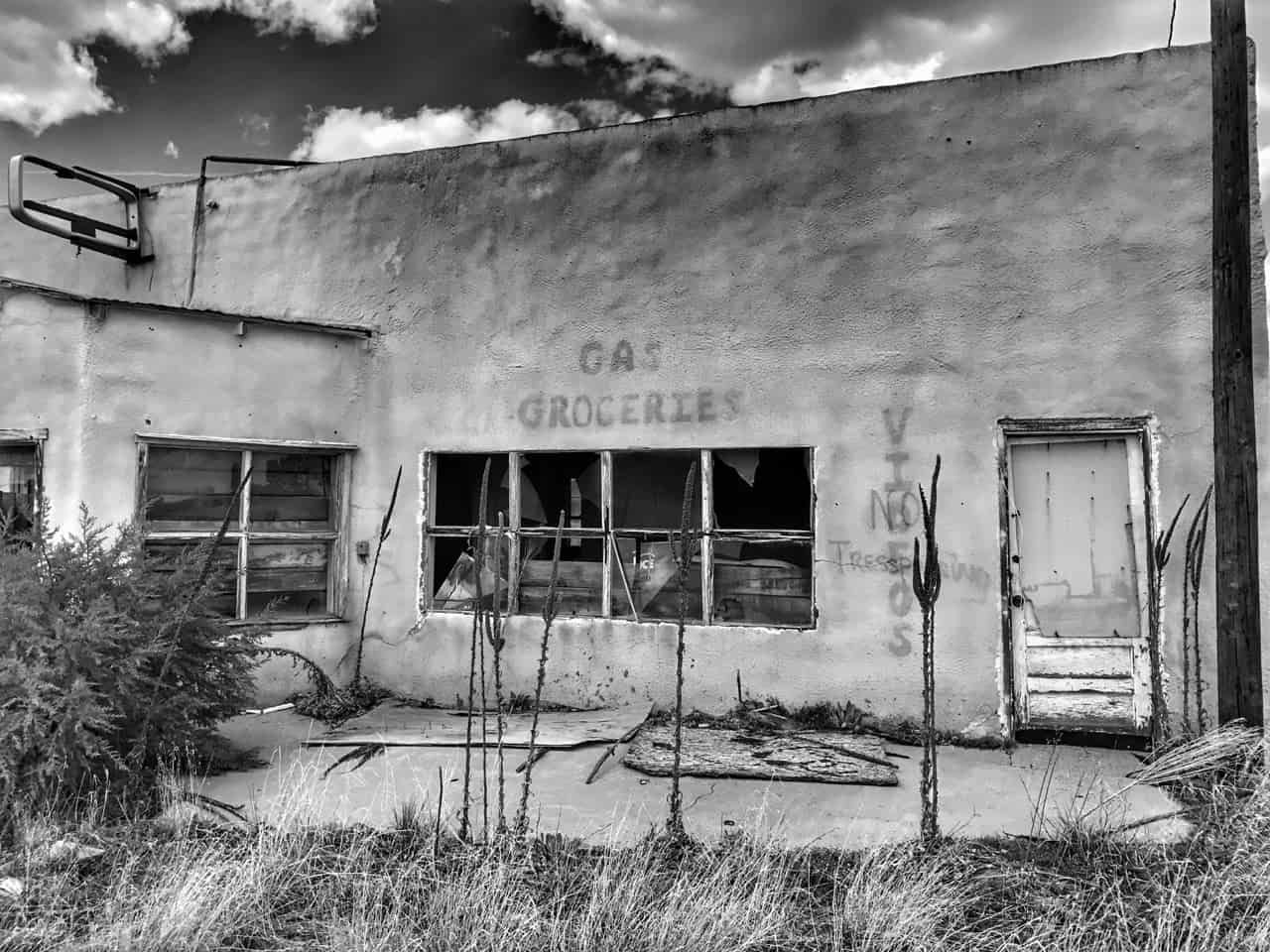 _images/abadoned_gas_station_pie_town_nm.jpg