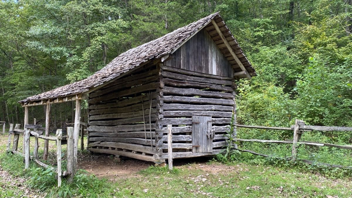 _images/mule_barn_homeplace_land_between_the_lakes.jpeg