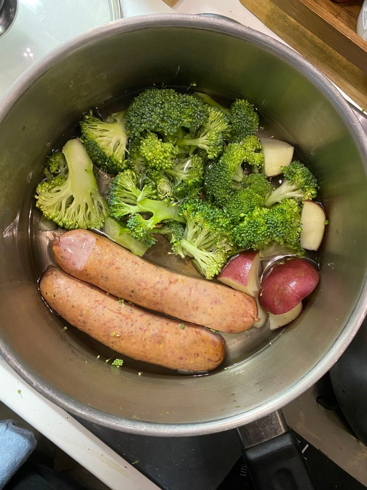dinner time! a quick and easy sausage meal to replenish after a rigorous hilly hike (and a sore back).  veggies lightly seasoned with coconut oil & spike.