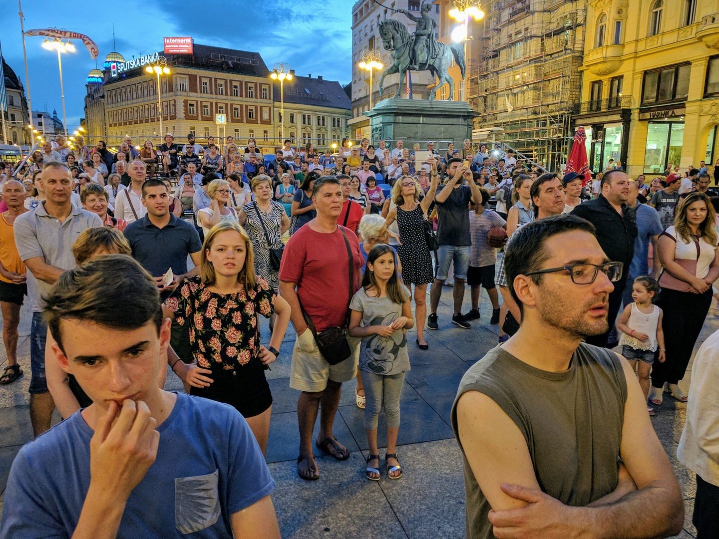 21:00:15