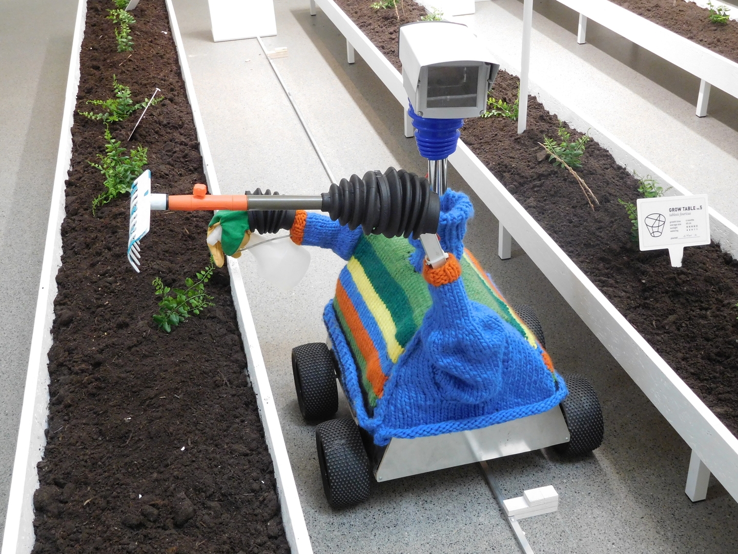 12:13:57: A non-functional robot exploring ways to make robots more appealing