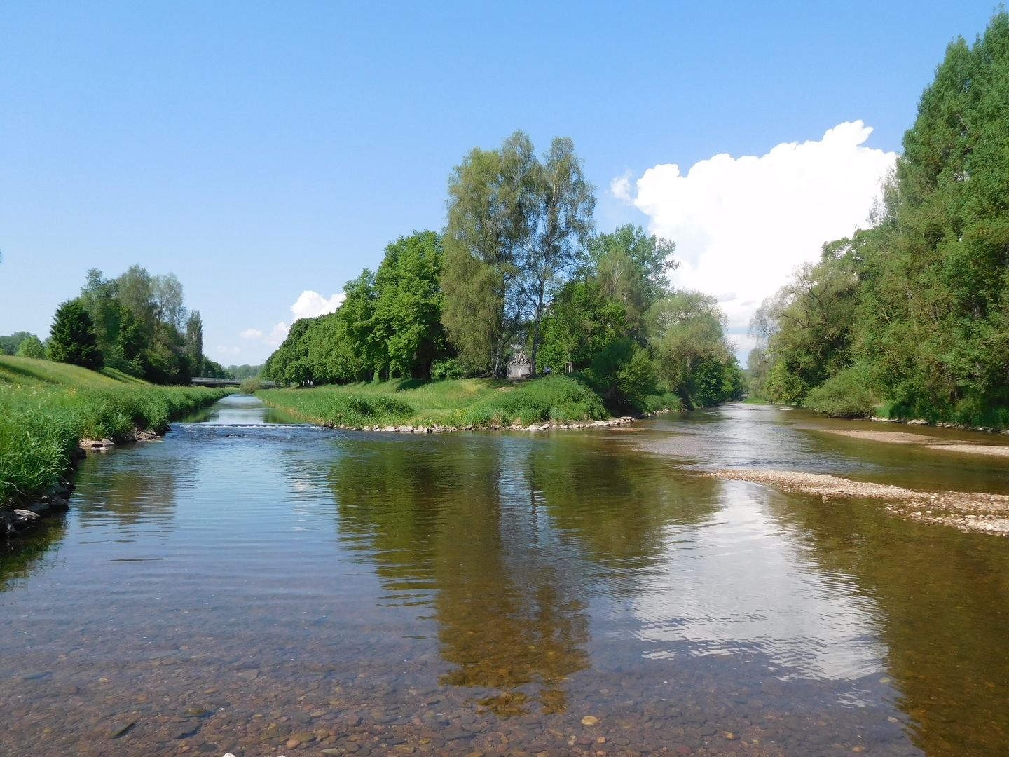 10:57:31: The confluence of the Breg and the Brigach. Behind me, the Donau flows to the Black Sea.