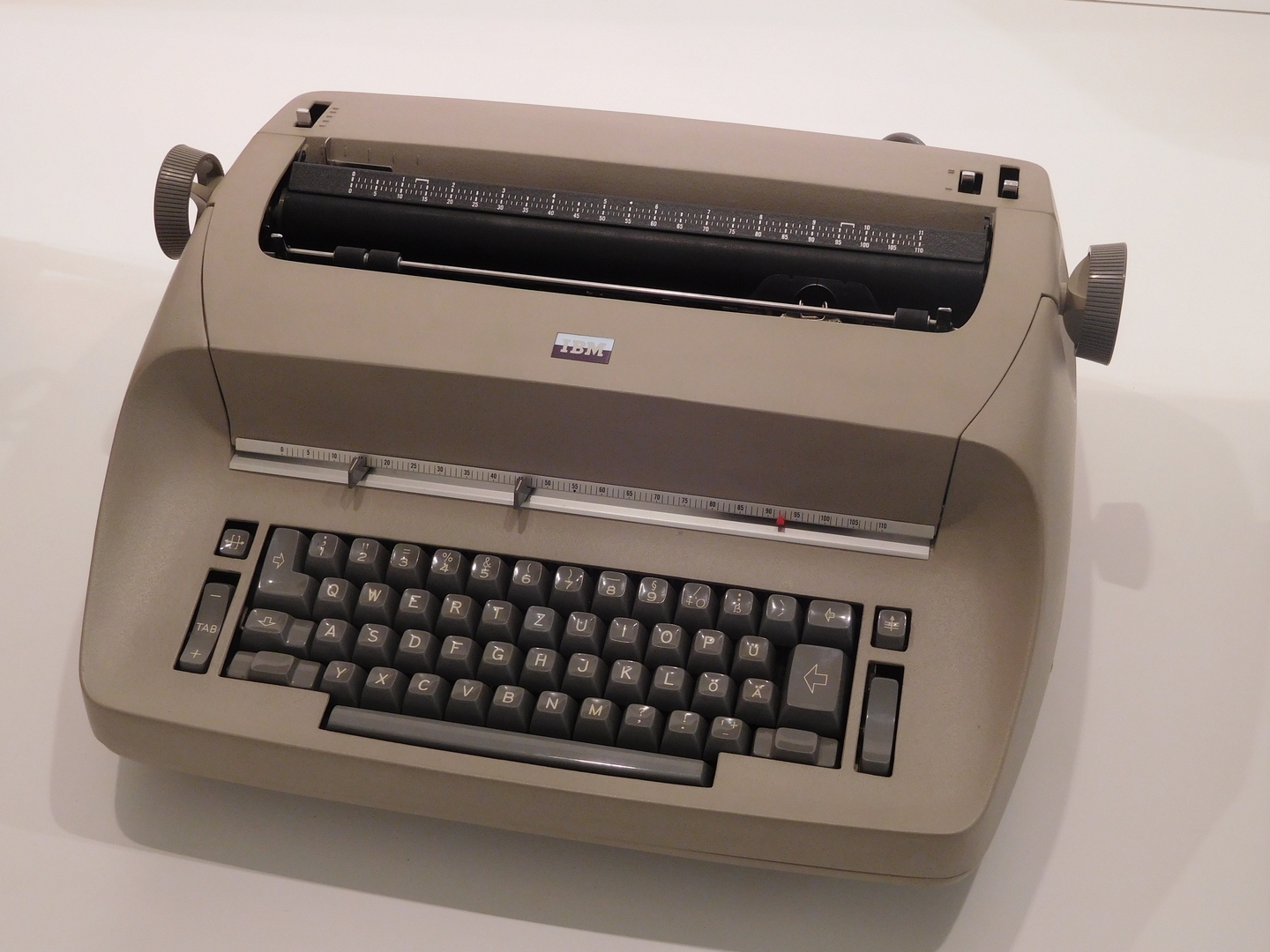 11:31:06: Elliot Noyes - IBM Selectric typewriter, 1961