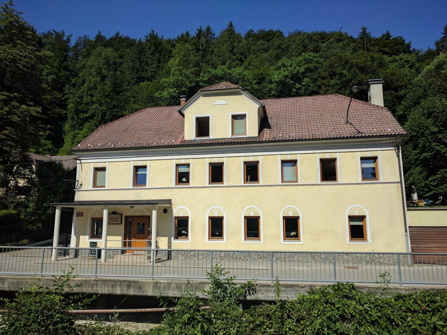 09:49:41 This is the hostel.
