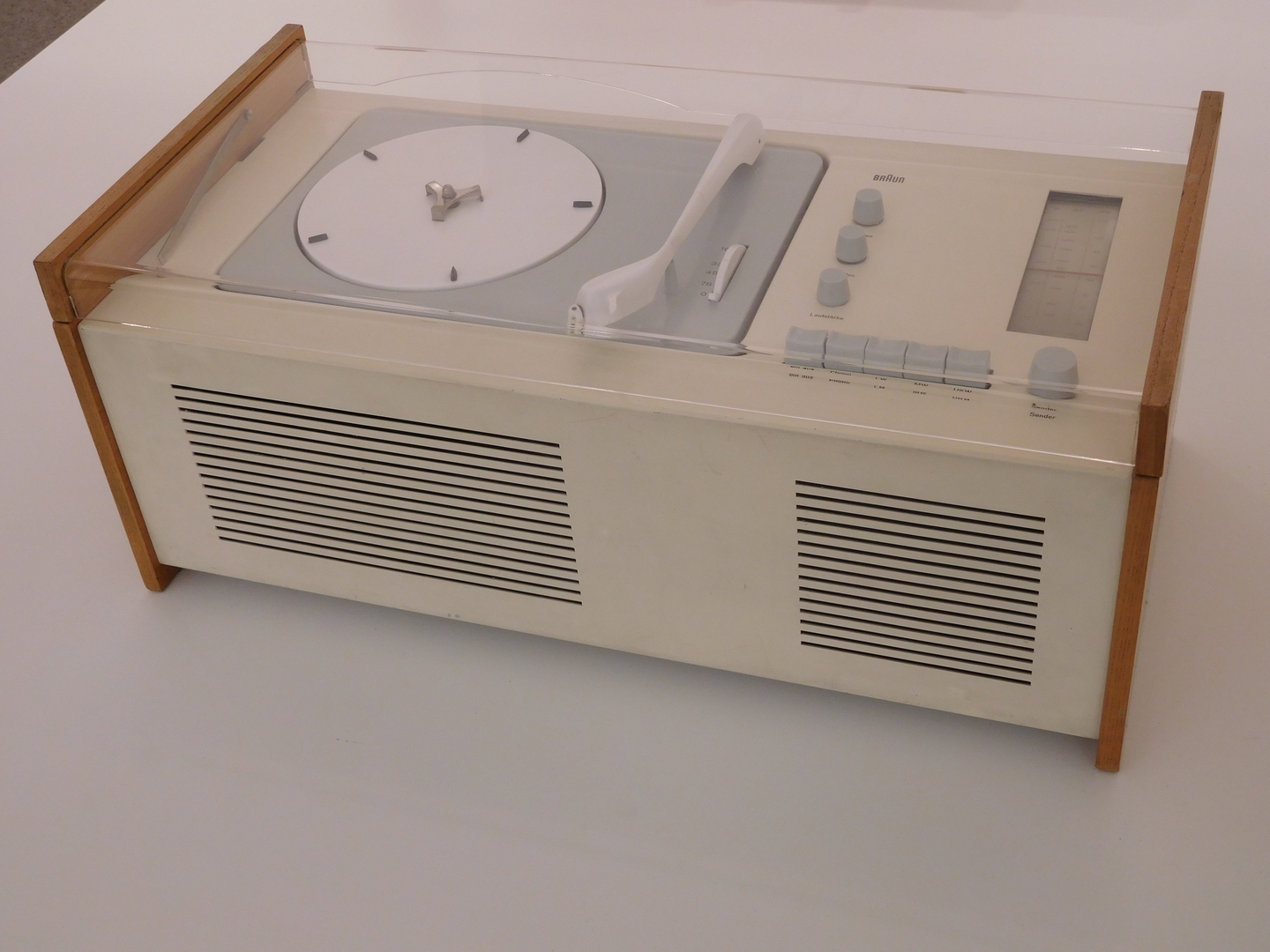 11:59:26: Dieter Rams and Hans Gugelot - radio gramophone, 1956