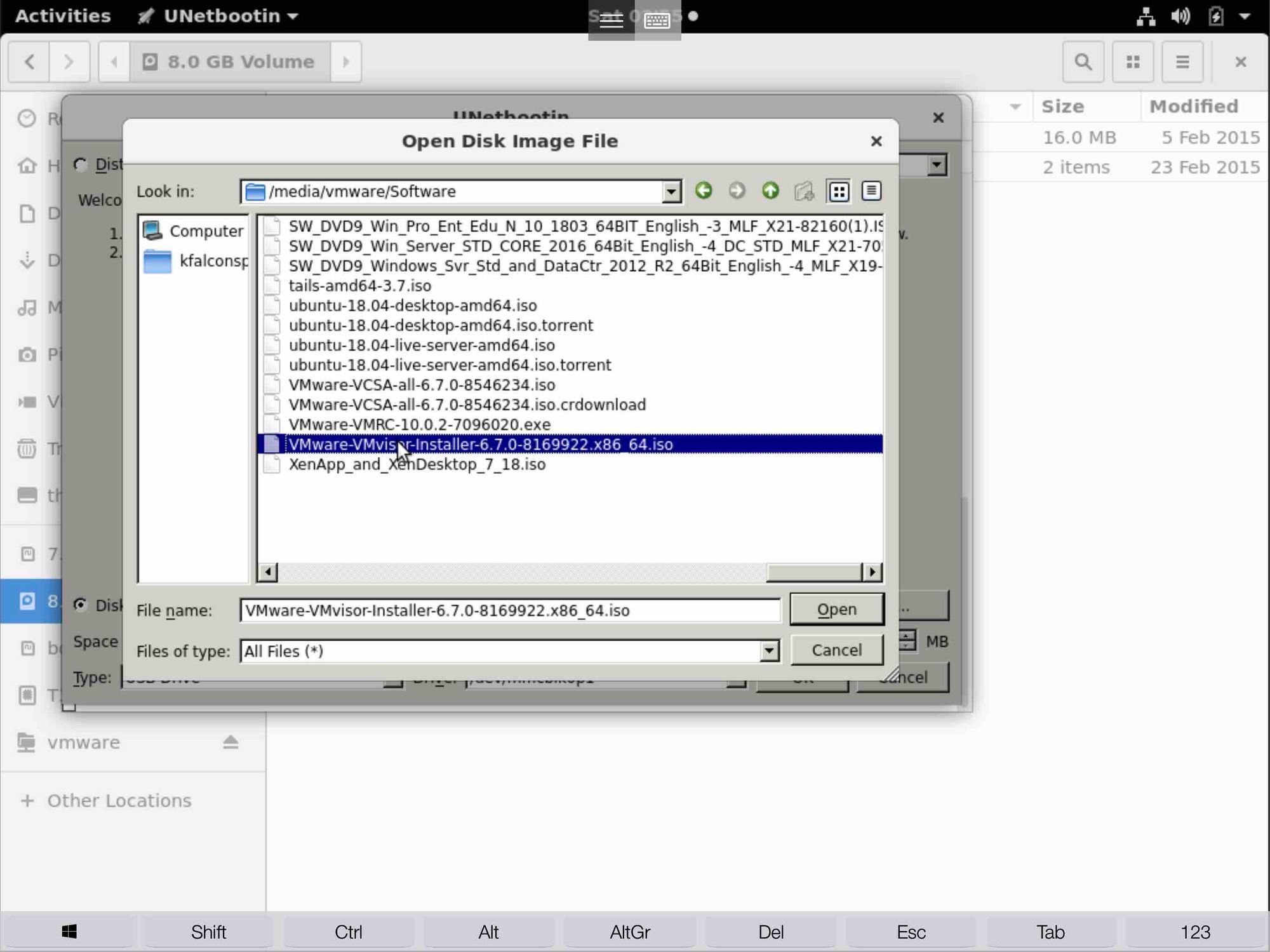 Screenshot of mounting ESXi iso file