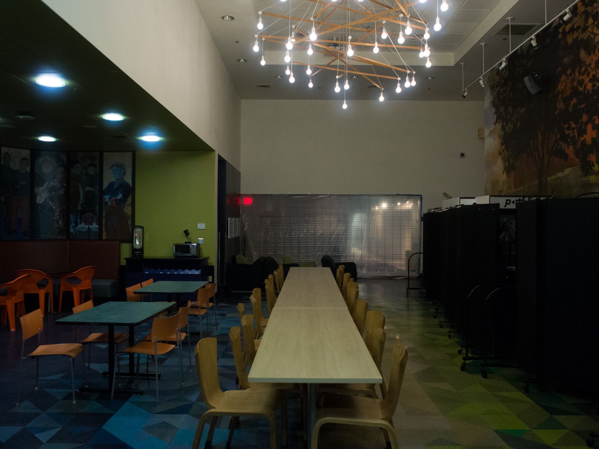 Ricoh GXR A12, 18.3mm, ƒ2.5, 1/125sec, ISO 1083 — RISD “Portfolio” Cafeteria