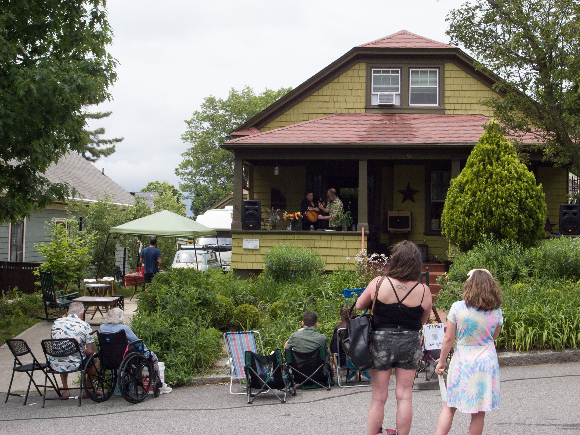 Ricoh Caplio GX100, 8.8mm, ƒ5, 1/640sec, ISO 100 — Providence Porchfest Music Festival