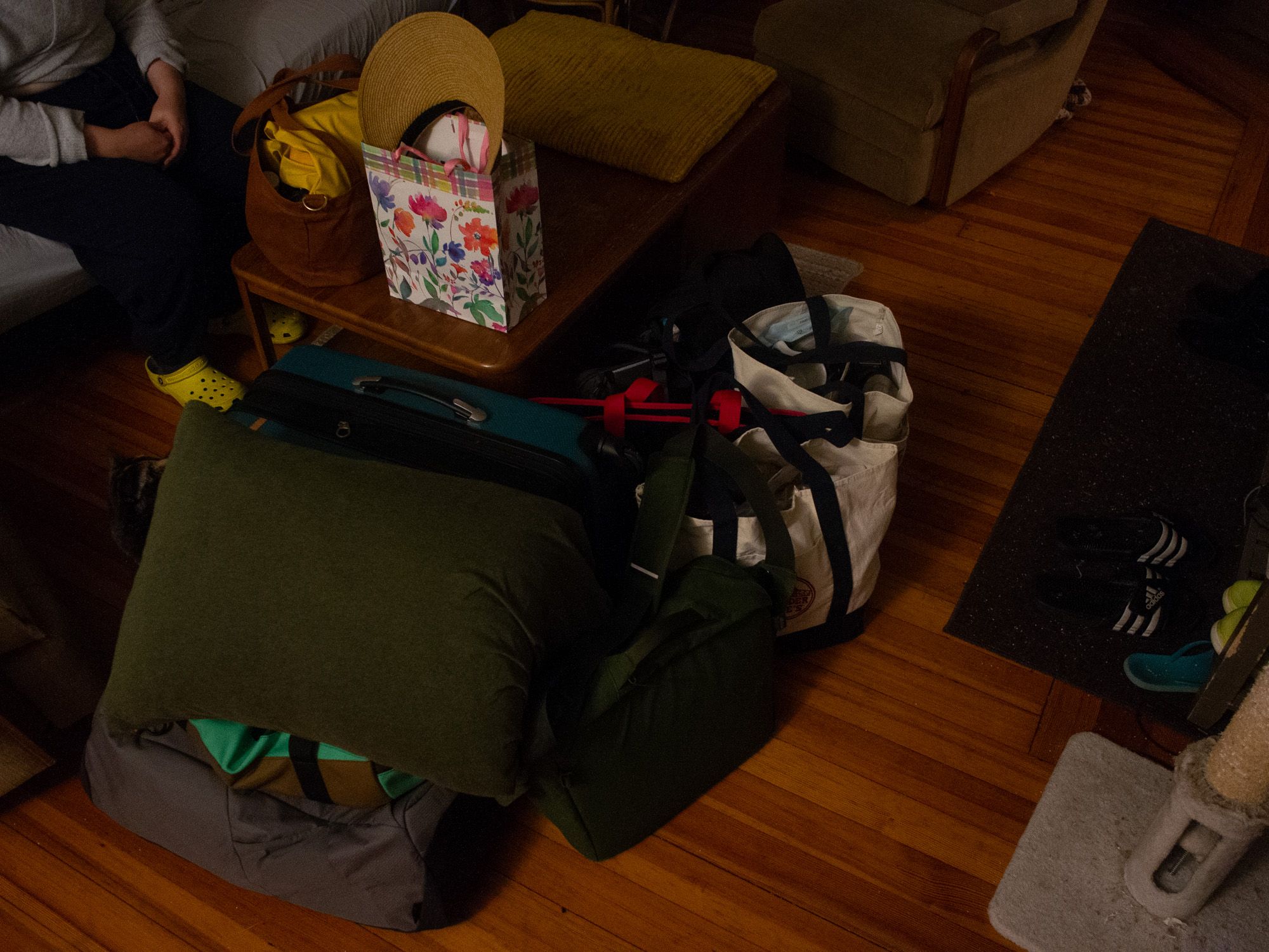 Ricoh GXR A12, 18.3mm, ƒ2.5, 1/125sec, ISO 1405 — Apartment Living Room