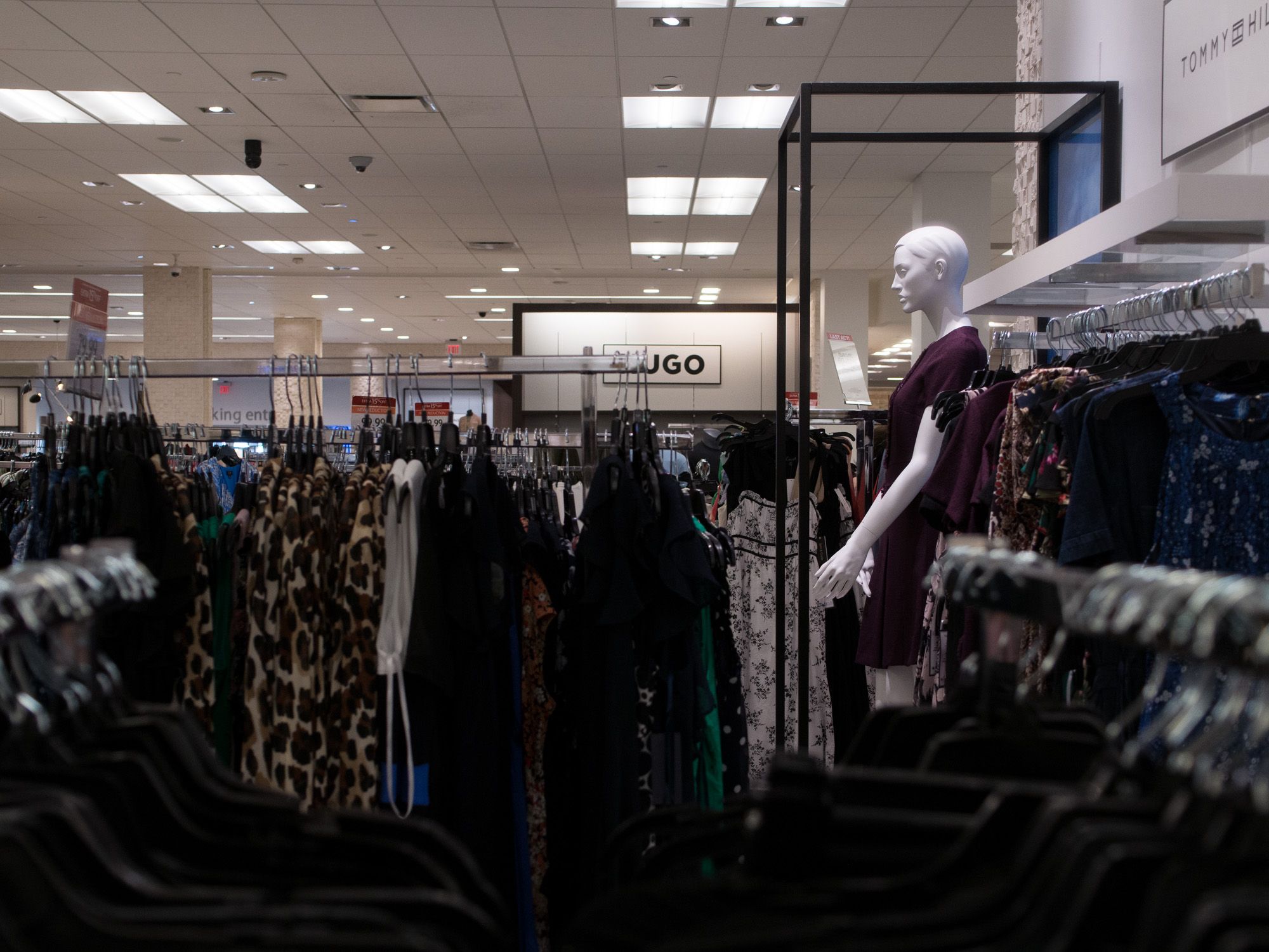 Ricoh GXR A16, 32mm, ƒ4.8, 1/125sec, ISO 617 — Macy’s, Warwick Mall