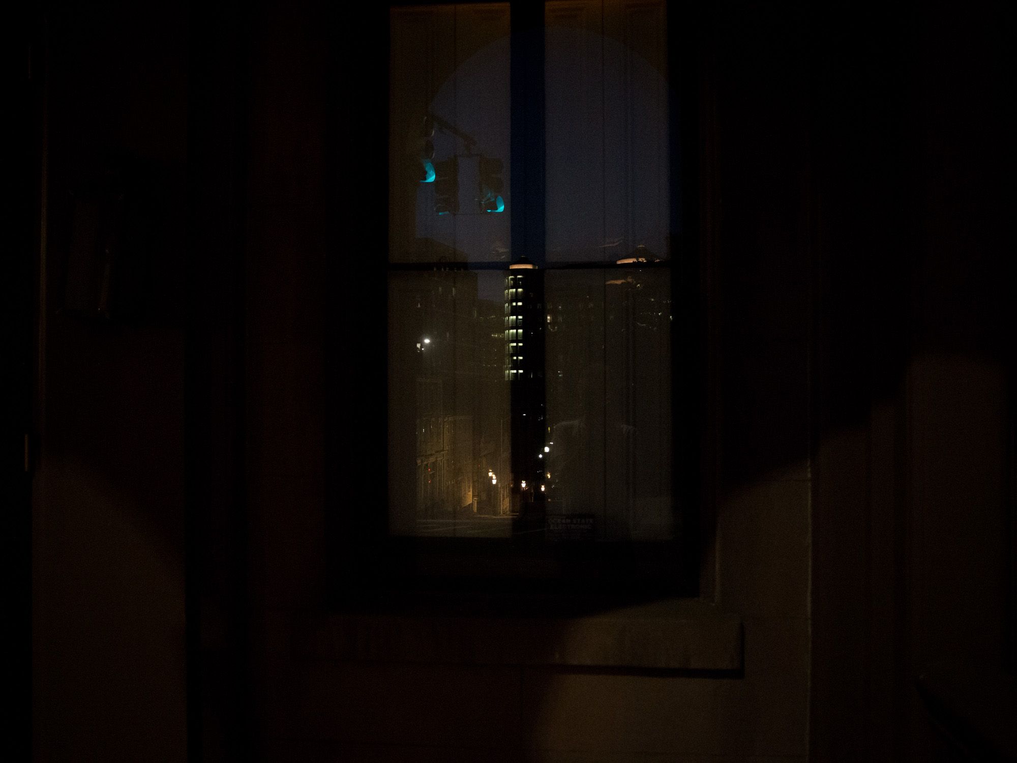 Ricoh GXR A16, 18.7mm, ƒ3.8, 1/18sec, ISO 3200 — Near Benefit Street