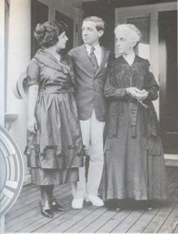 Charles Ponzi with wife Imelde and mother