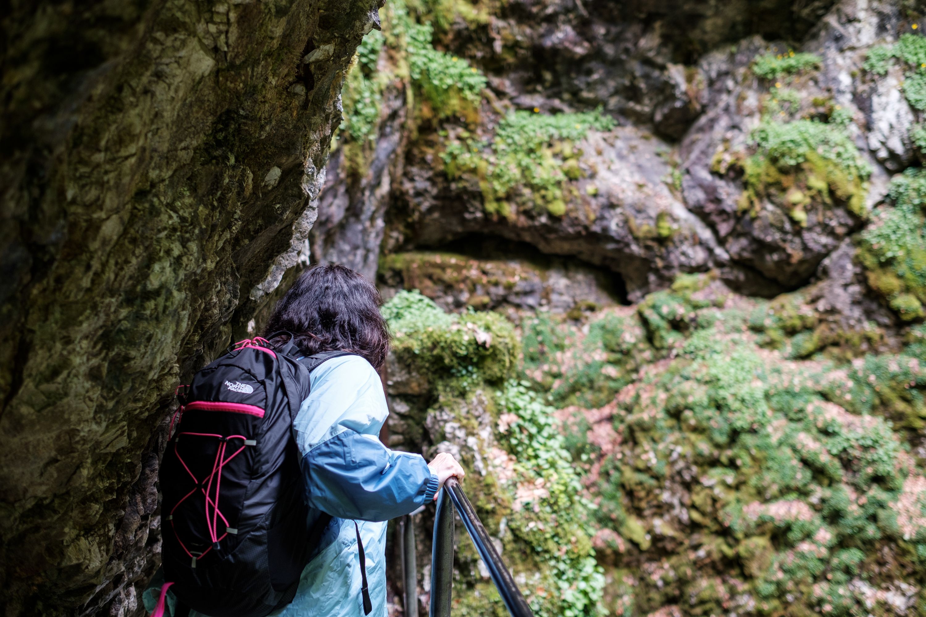 Navigating the metallic stairs descending into Scărișoara. Fujifilm X-Pro 2 + 23mm: 1/105 @ ƒ/2 ISO 400