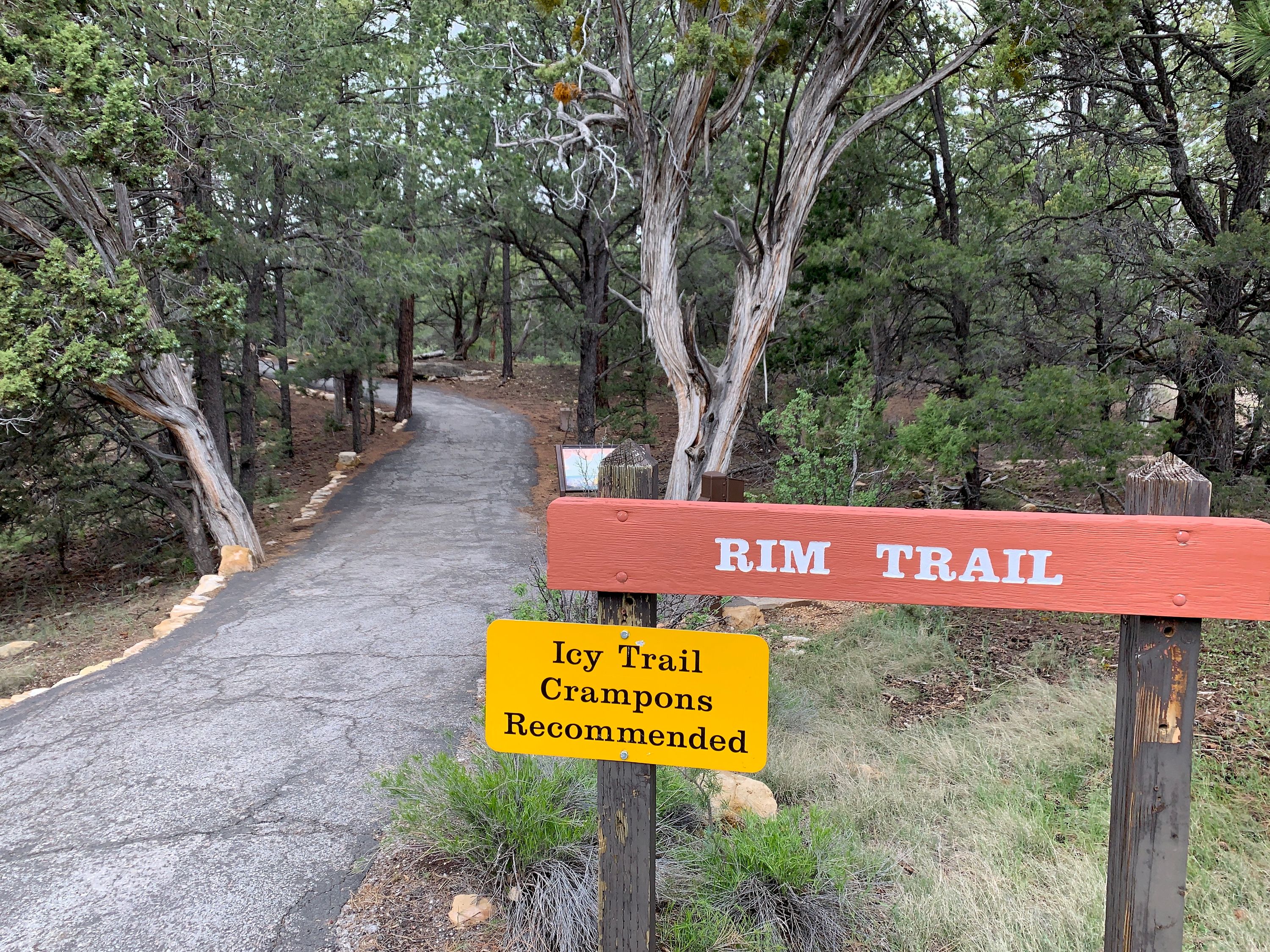 An entrance to the Rim Trail near a Visitor’s Center at the Grand Canyon