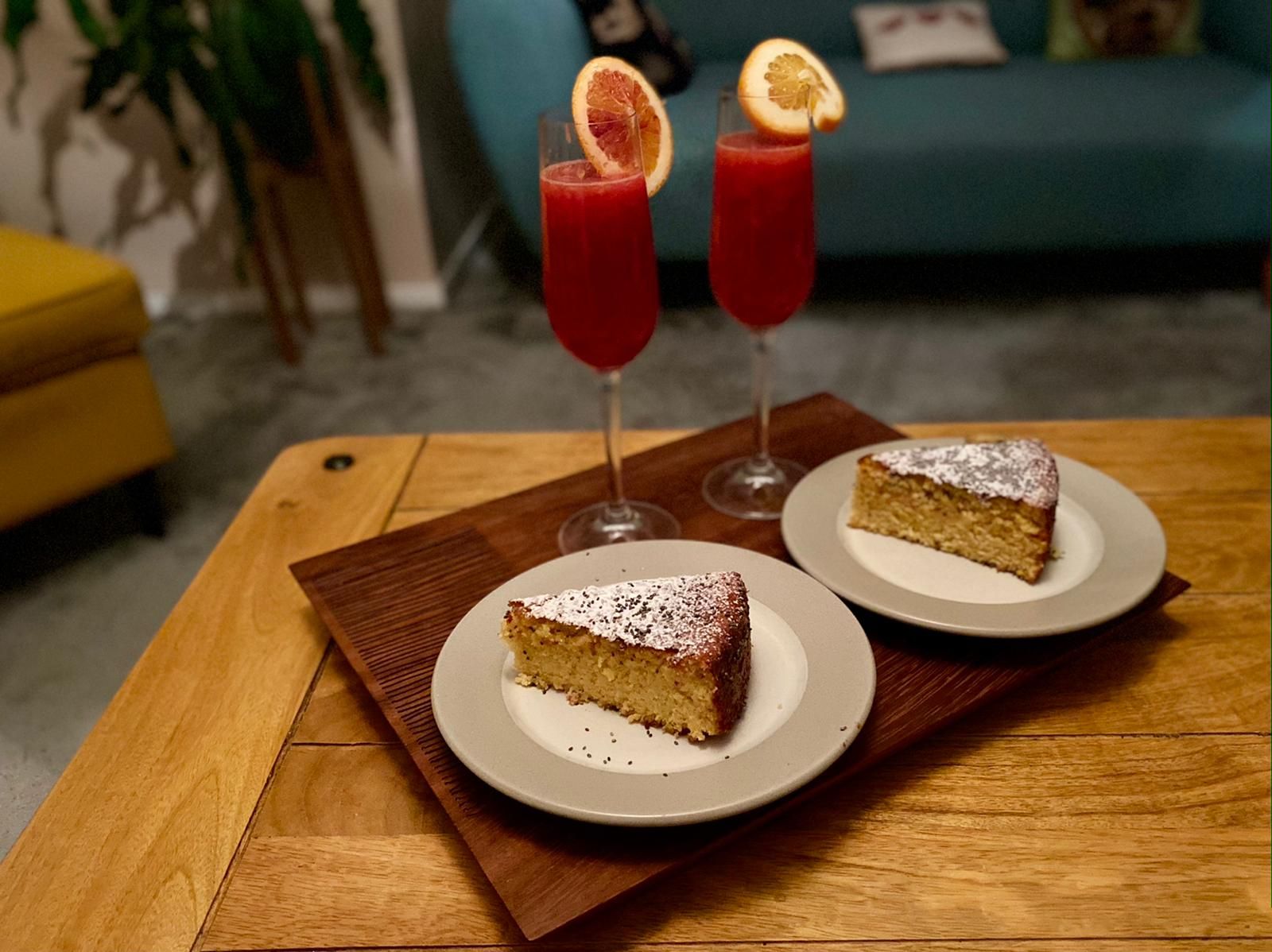 Blood orange cake wiht cocktails