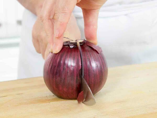 cut-onion-in-half-600x450