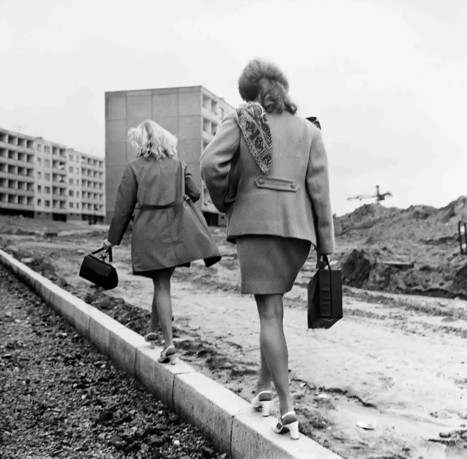 Atanas Sutkus: Lazdynai. Pavement. Vilnius, 1976