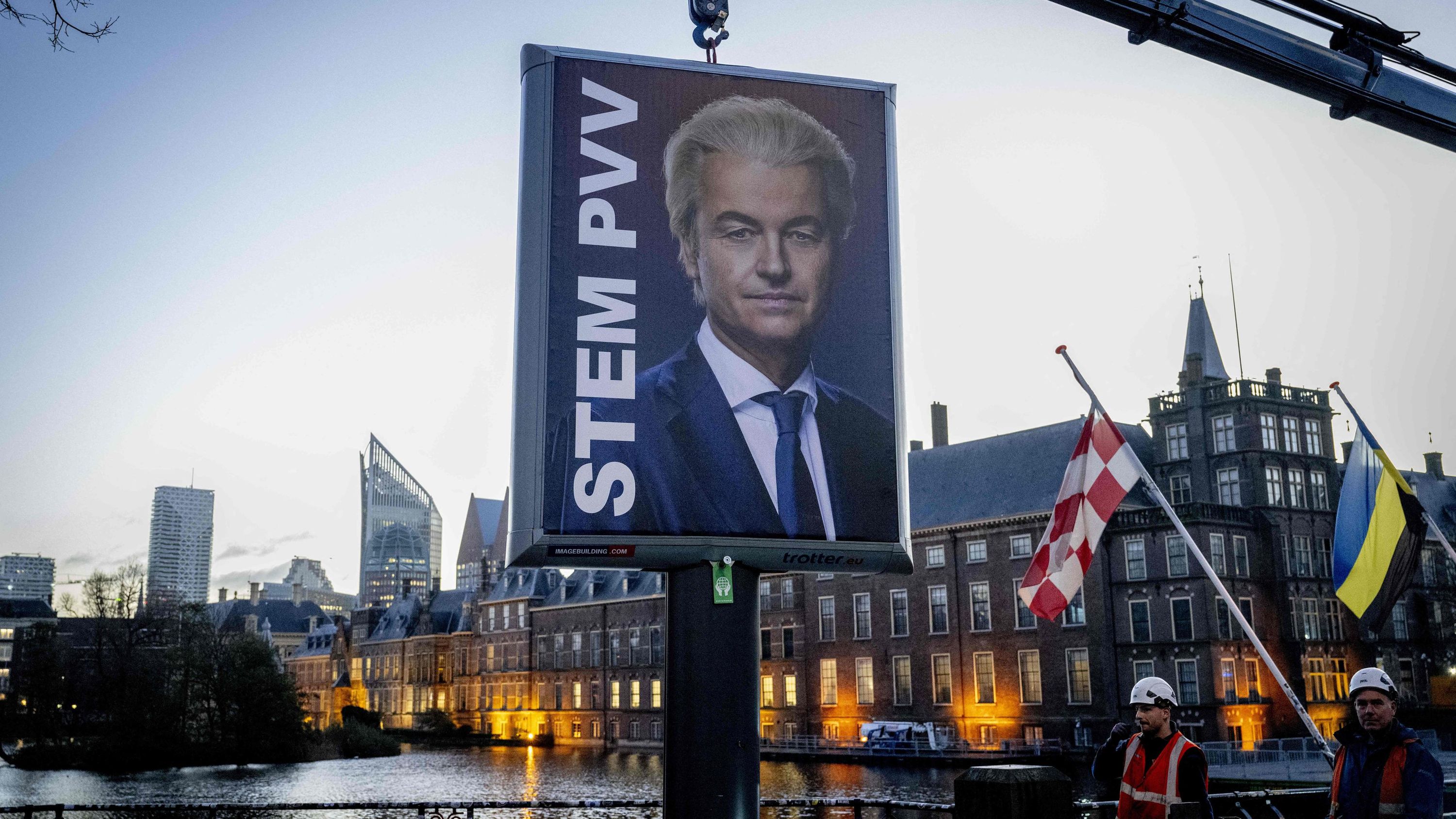 Geert Wilders’ dramatically simple election poster: Devoid of any slogans, it encapsulates post-content politics with its simple appeal to “Vote PVV”. The abbreviation stands for the equally meaningless name Party for Freedom.
