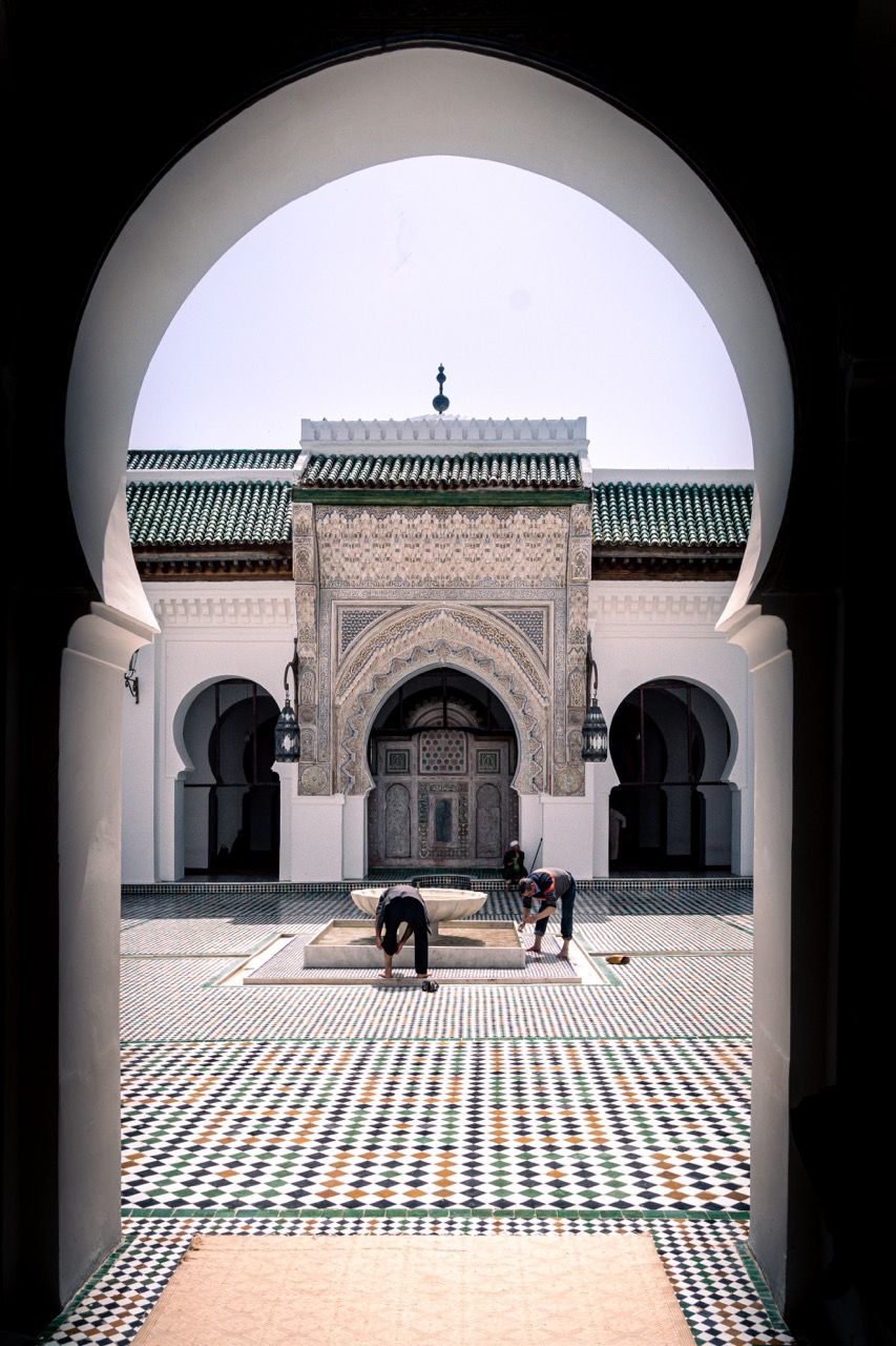 The same mosque, street level