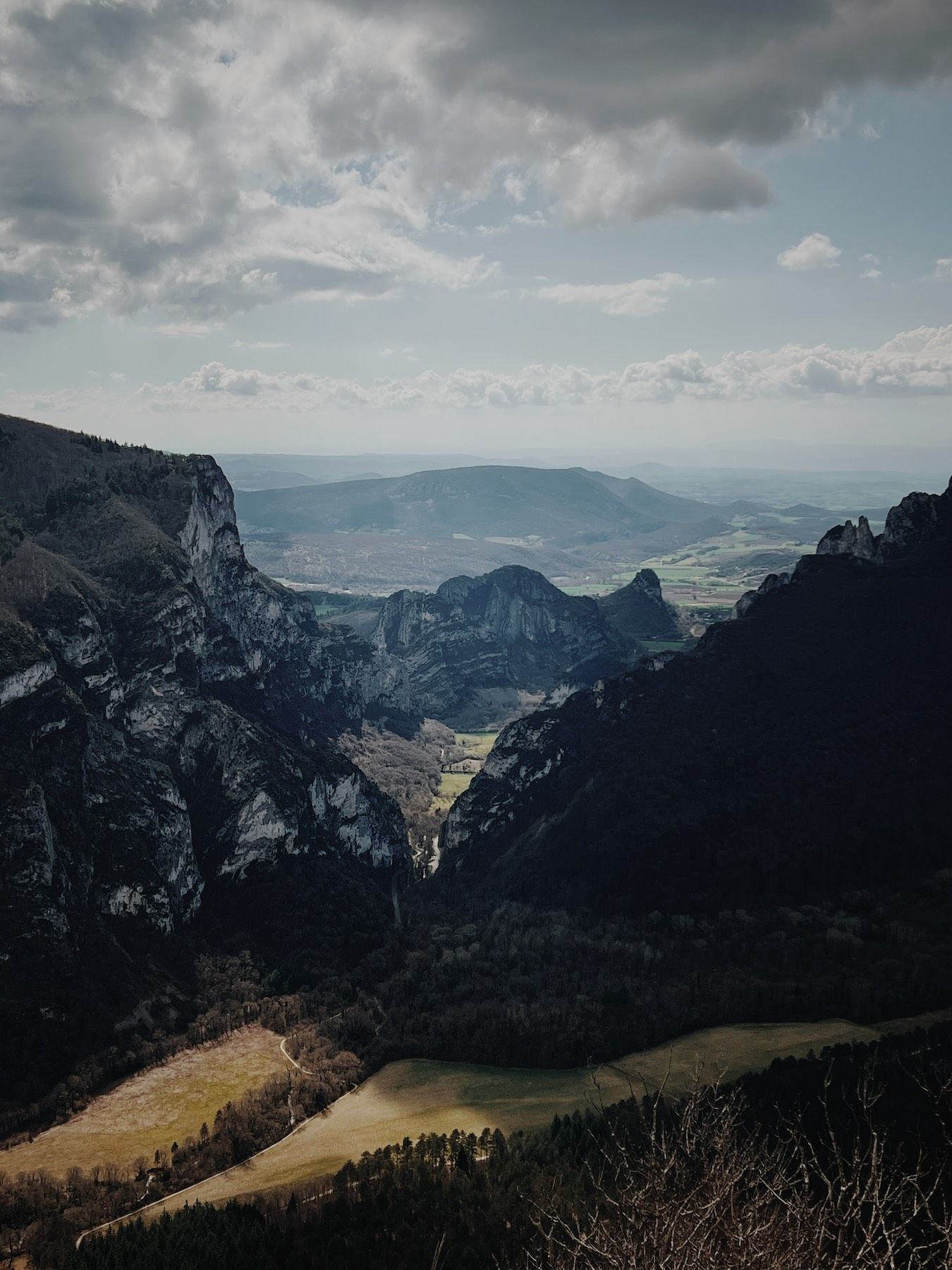 Le village de Saoû et son synclinal depuis la Chapelle Saint-Médard