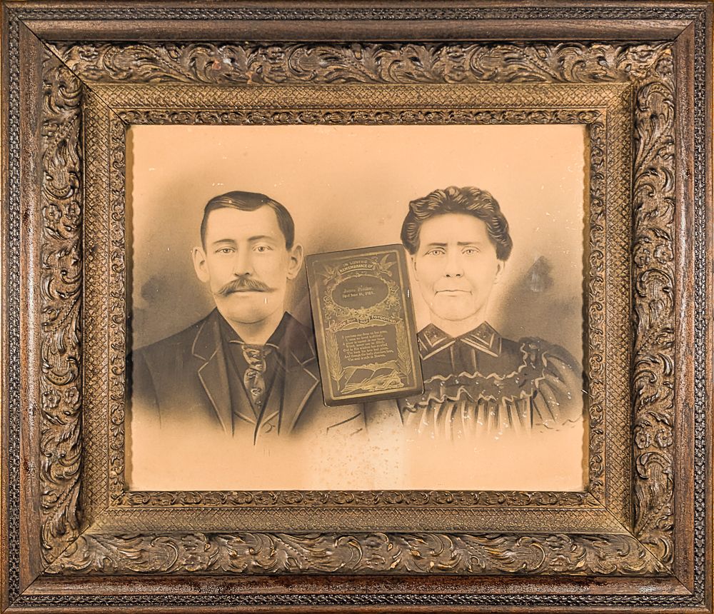 Brown decorative antique frame with a portrait of a couple from around 1900