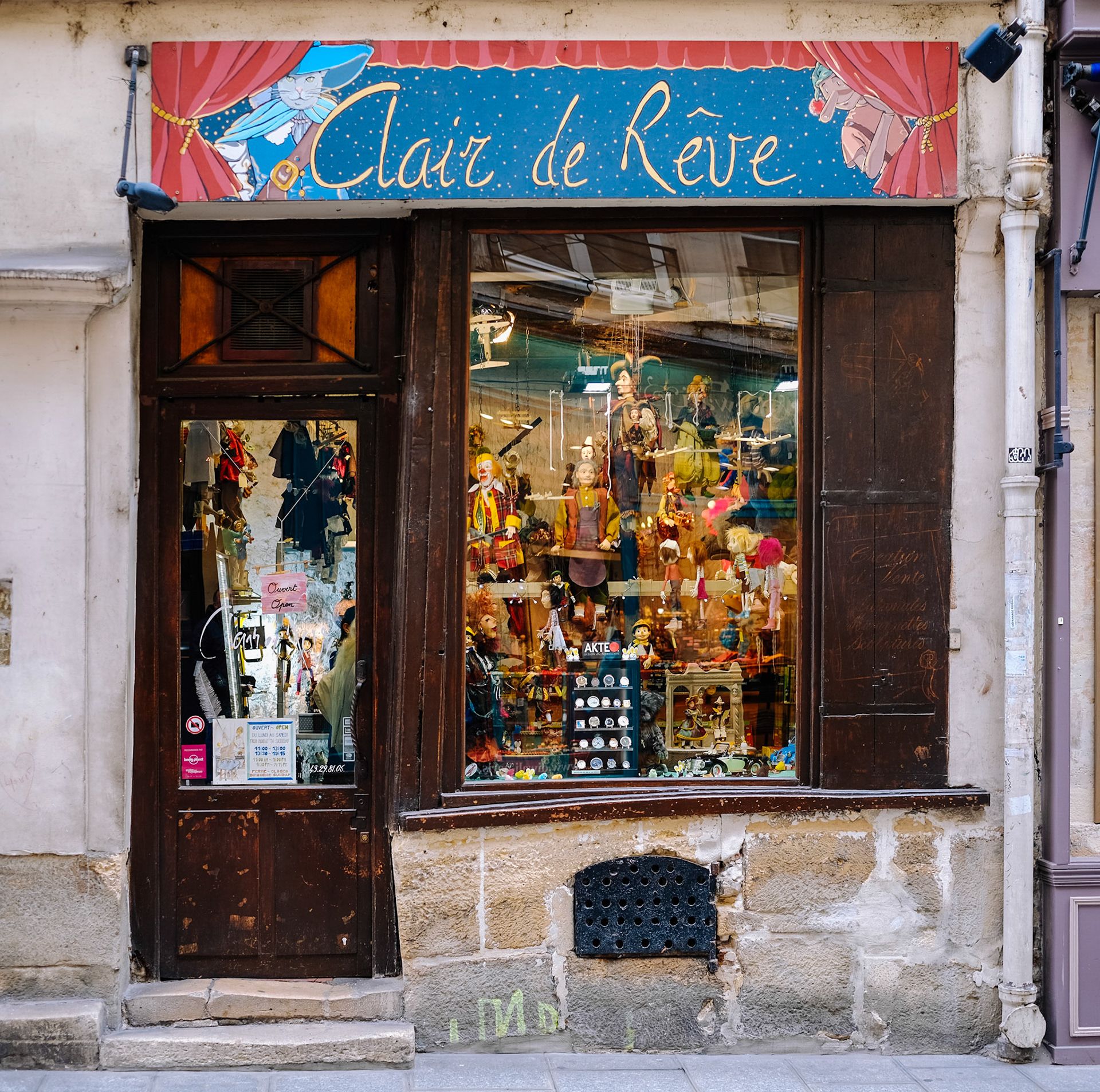Clair de Reve storefront in Paris