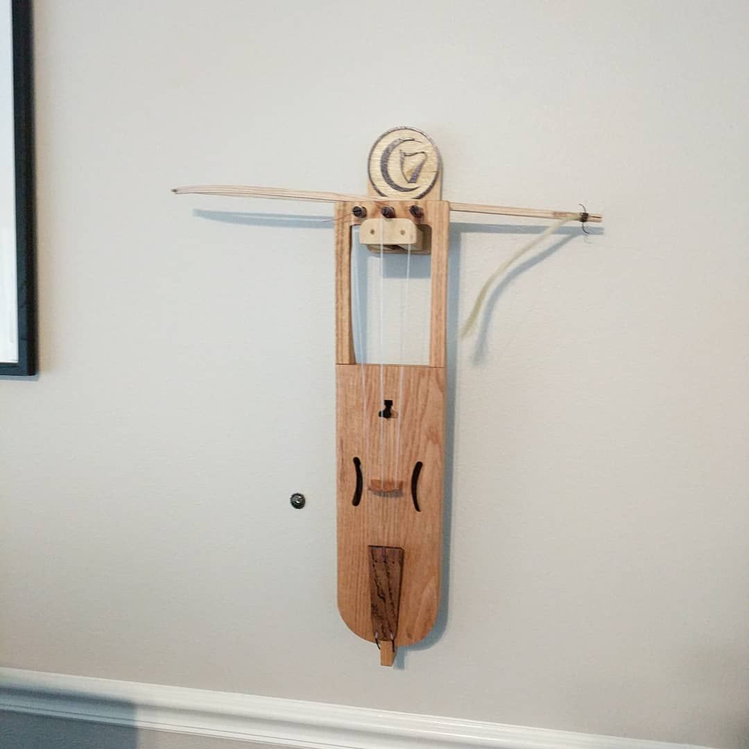 It’s been a month for creating mounting devices! Last one for now, probably… I decided to add a little dnd to my bowedlyre hanger, the symbol is from the Forgotten Realms, for the Harper’s in case it didn’t pop out right away. dnd5e harpers