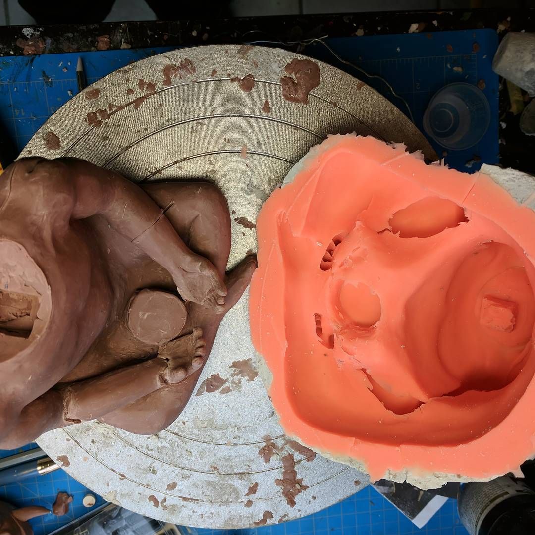 Well maybe this is an awkward angle but opened up my brush on mold this morning and everything looks great! I can’t wait to get time resin in this and see how it turned out, fingers crossed. This is the most undercuts I’ve ever had to work with so I’m a little concerned. It will good, yea. And I’ll meet my deadline! Used Rebound 25 and free form air from @smoothon@instagram.com via @ramaterials@instagram.com moldmaking casting propmaker wip