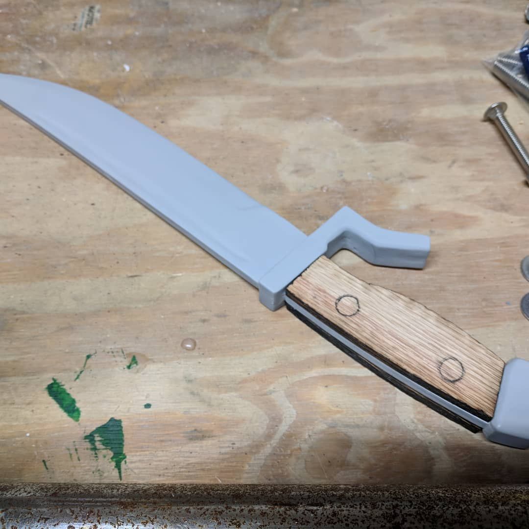 A quick wip shortly of a dagger I’m working on! Anyone know who owns this cutter? Hint: it’s from the Witcher!