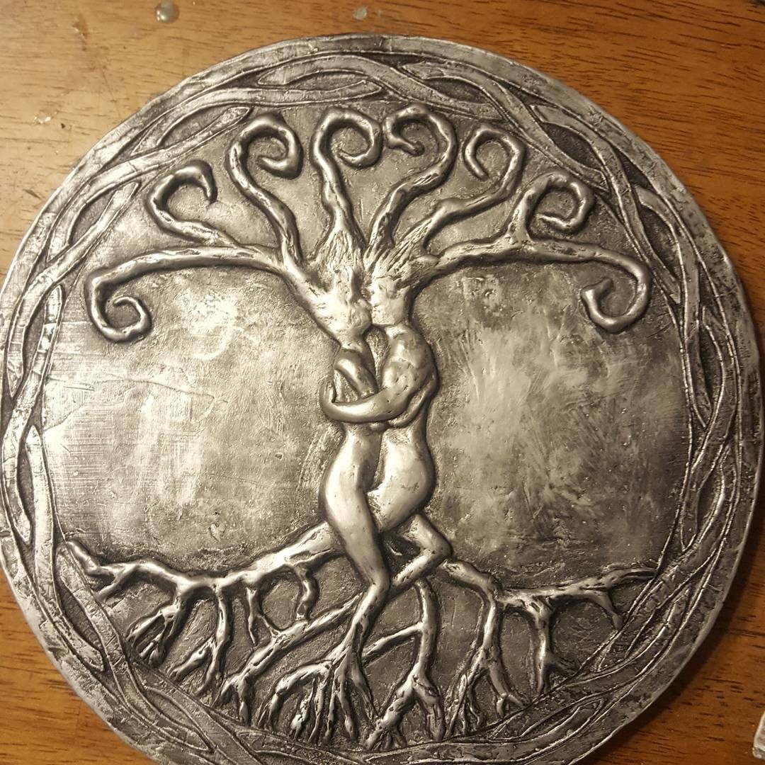 First painted version of treeoflife ! I started with solve because I knew it would look cool and is by far the least demanding finish I have in mind. I’m pretty darn happy with this one! sculpture celtic druid smoothon