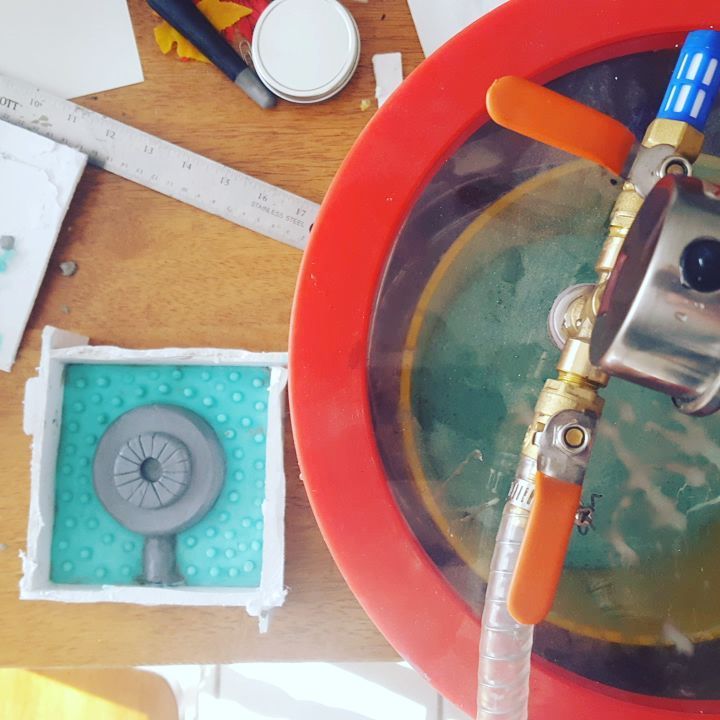 It’s mold manning day! Well remaking mold, getting ready for a big run of laybrenth knockers for the xmas rush! This is the 4th time I’ve made this mold, this year. Crazy! smoothon funwithsilicone art