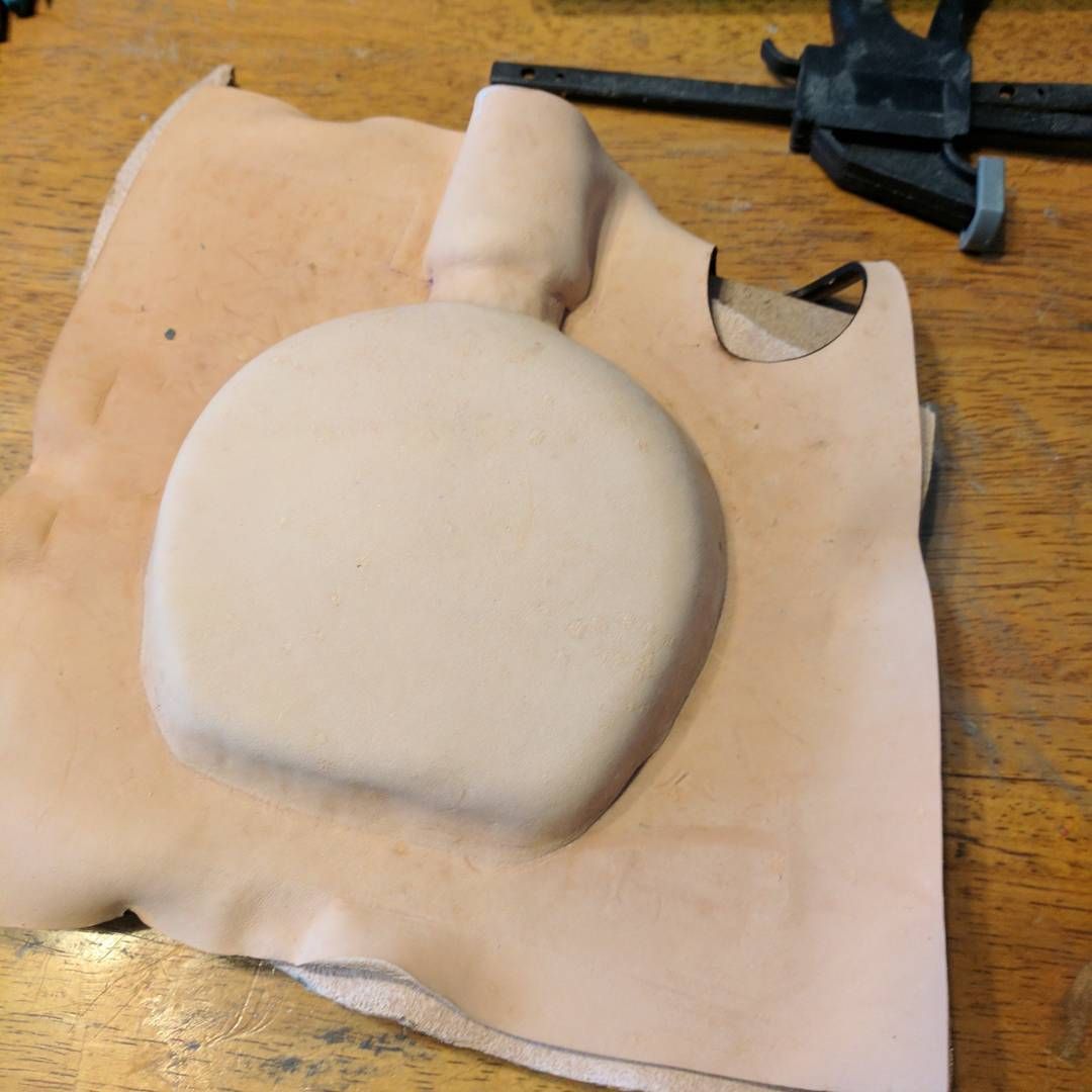 Part of my newest cosplay is a wet molded leather flask. First time doing this to leather, it so cool! I am looking forward to finishing this up. Bonus points if you guess the character! Heck I’ll send ya a little something if any one guesses at this point! Lol one hint, the character is from a video game. cosplay wipcosplay leatherwork **_Wet_Molding_Leather