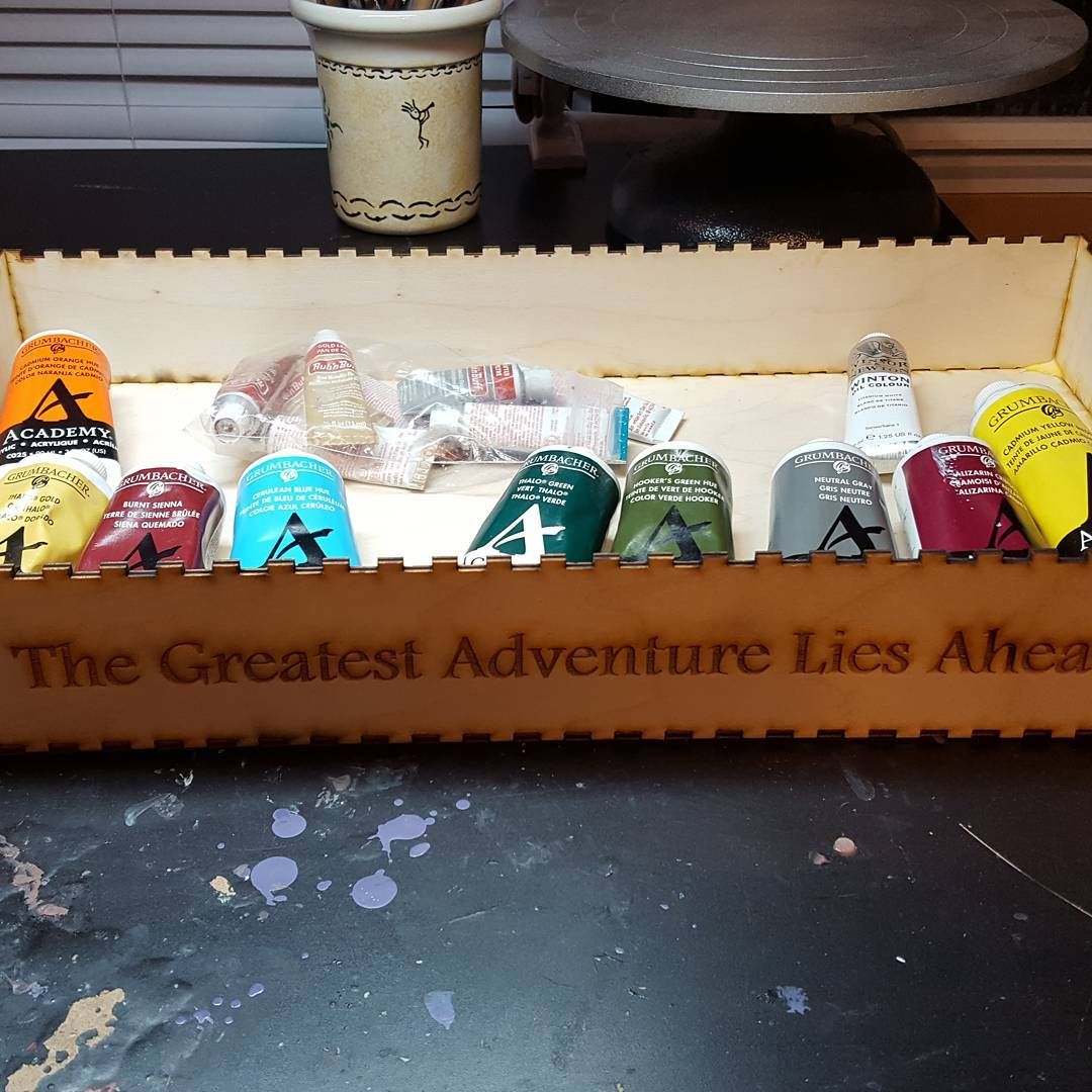 I made my first lasercutter box the other day so I could have a good place to store all my paints. Only after I put it together did it occur to me that I should have made the top flat.. N00b mistake, lol will I’d kinda cool this way.