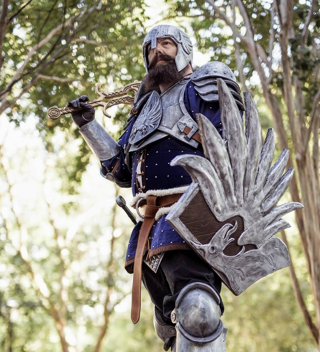 Happy dragonageinquisition day! Time to roll out some of my fave photos form my dragonconcosplay ! DA was such a great game, can’t believe it’s been 3 years! Say doesn’t that mean it’s about time for a new dragonage game? I think so! blackwall dragonagecosplay cosplay cosplayers foamprops