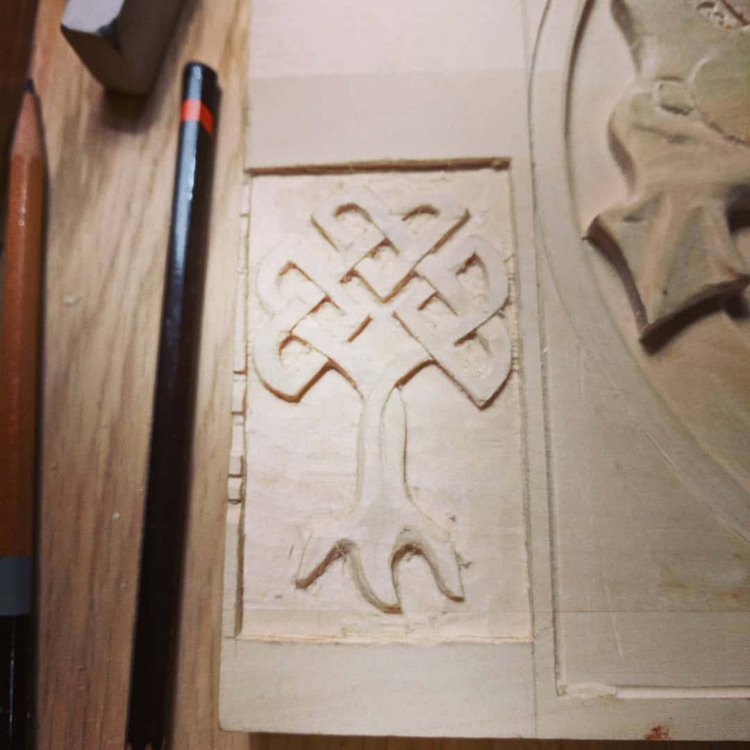 Decided to do a little practice on the edge of my dragon yesterday. It was pretty small carcing but turned out nice enough, I think I’ll re carve that in a more reasonable size, that should clean it up! woodcarving celtic celticknot