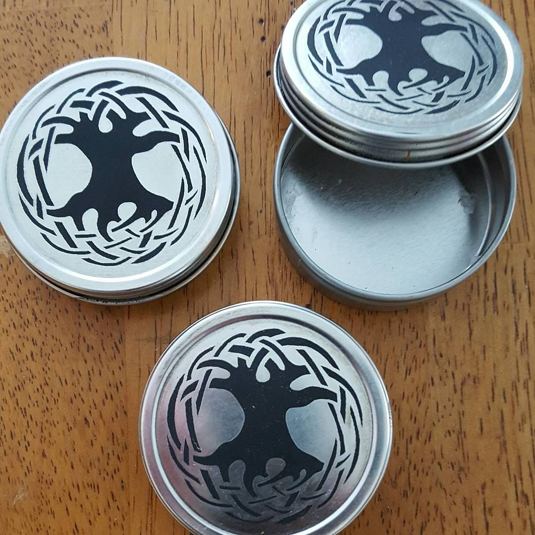 Trying more fun stuff with the laser with these inversed etched tin containers. Turned out really nice.lasercut tree