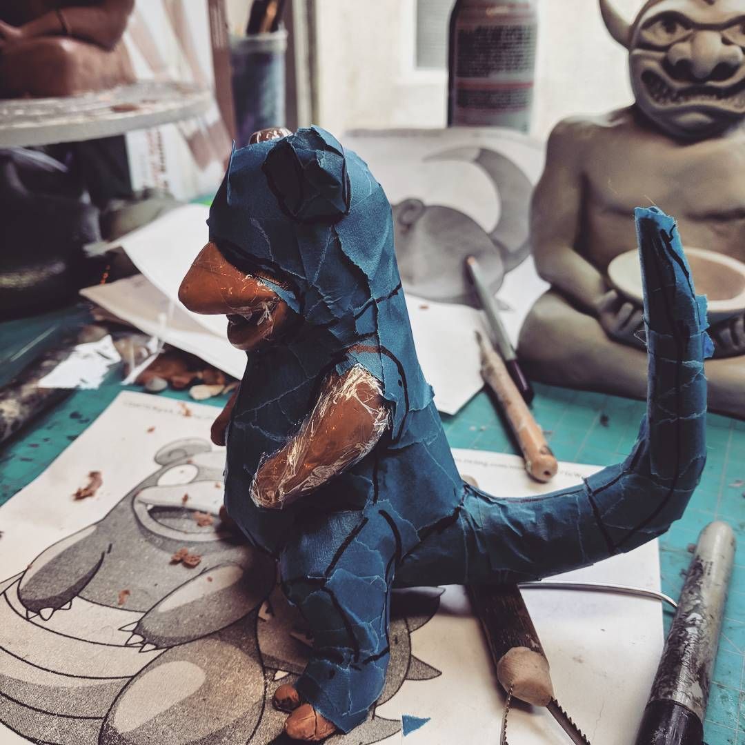 I’m making progress today on the slowpoke costume today! Using my little sculpt to help me get nice pattern shapes to enlarge and cut out! It’s getting to be crunch time, for about 6 days to get this on done! pokemon pokemoncosplay
