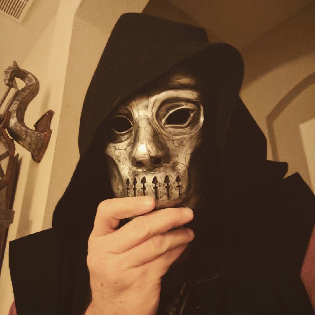 Just finished up my new hood and cloak for my Deatheater costume upgrade! The old cloak was a thin store bought thing, worked in a pinch but not how I roll. Next up is a dark blood read Victorian vest to got with all that black! deatheater harrypottercosplay dragoncon2017 dragonconcosplay **_Deatheater_Cloak