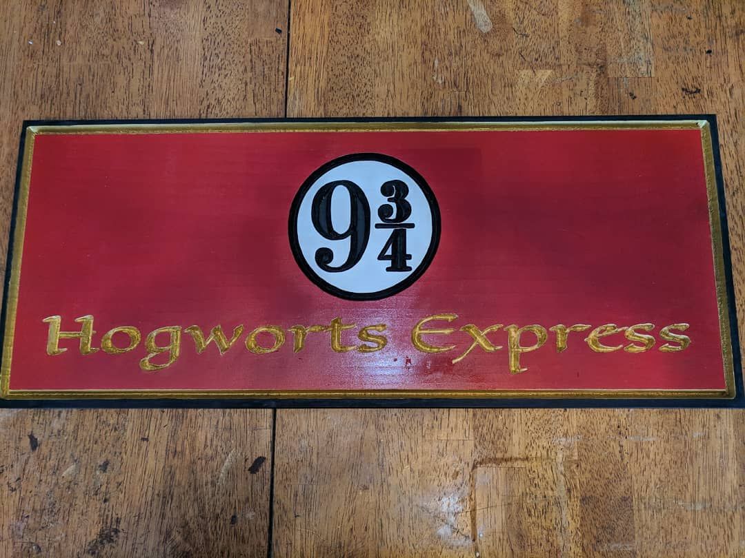 Finished up a little sign today! The painting took a while, I’m working on some ideas now to speed up future paint jobs. I would have tried it out on this one but wanted to finish this up for my sweetie! xcarve woodworking signs harrypotter platform934