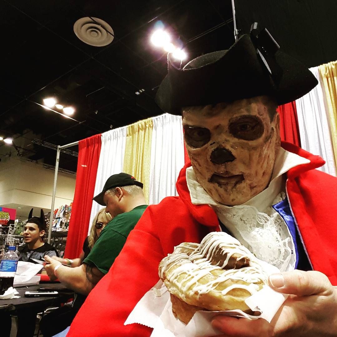 John Hancock found a sweet roll! megacon fallout cosplay