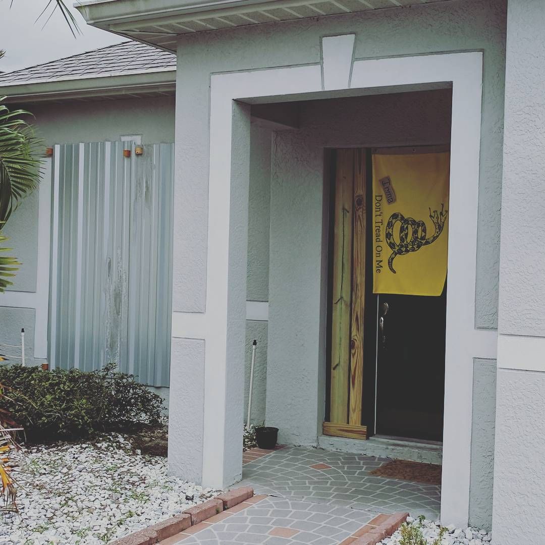 House cosplay done! That was no small amount or work. The photo looks a little small, the flag says “Irma Don’t Tread On Me” seemed fitting. irma hurricaneirma housecosplay