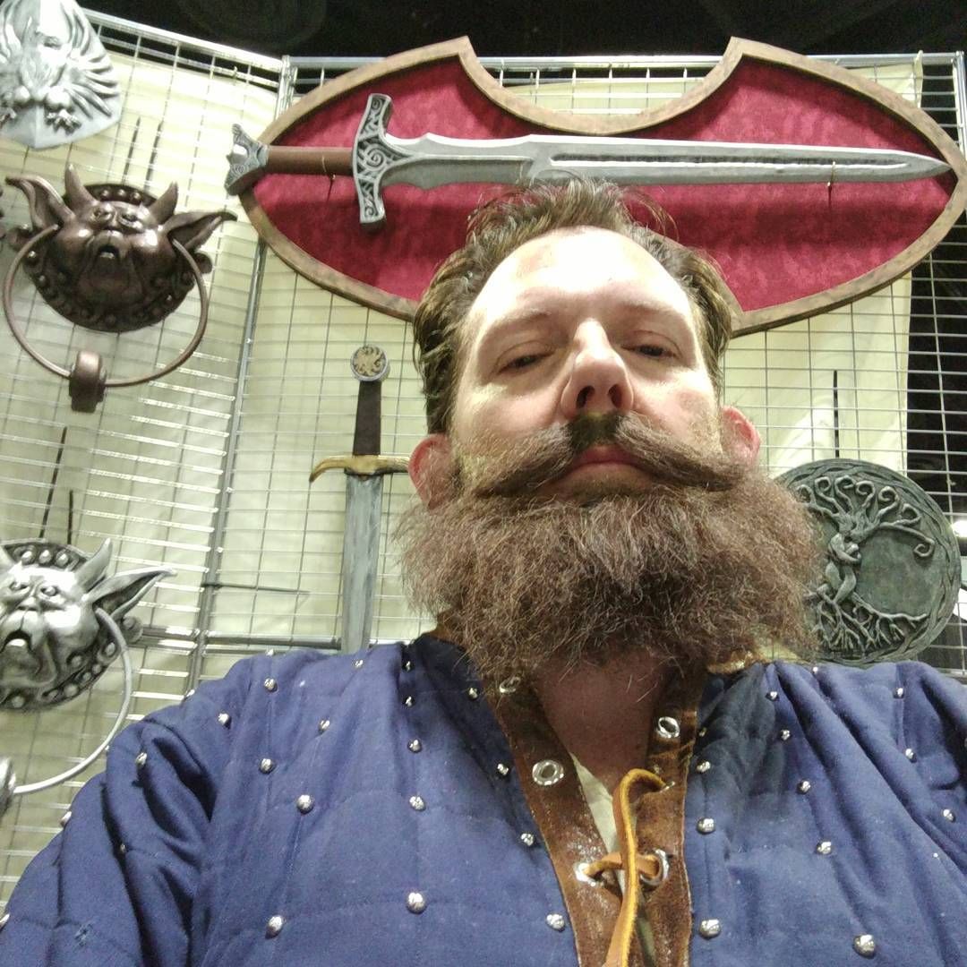 Blackwell is back but taking a rest from patrolling the fair for hurlocks at maloogacon dragonagre. dragonageinquisition cosplay