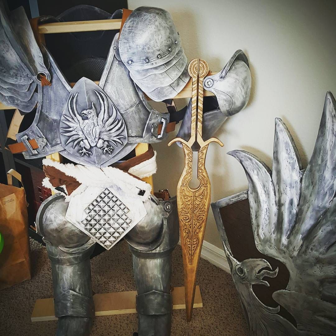 Check out this awesome armor stand that my sweetie made for me today! I’m so excited to have it on display! dragonageinquisition dragonagecosplay