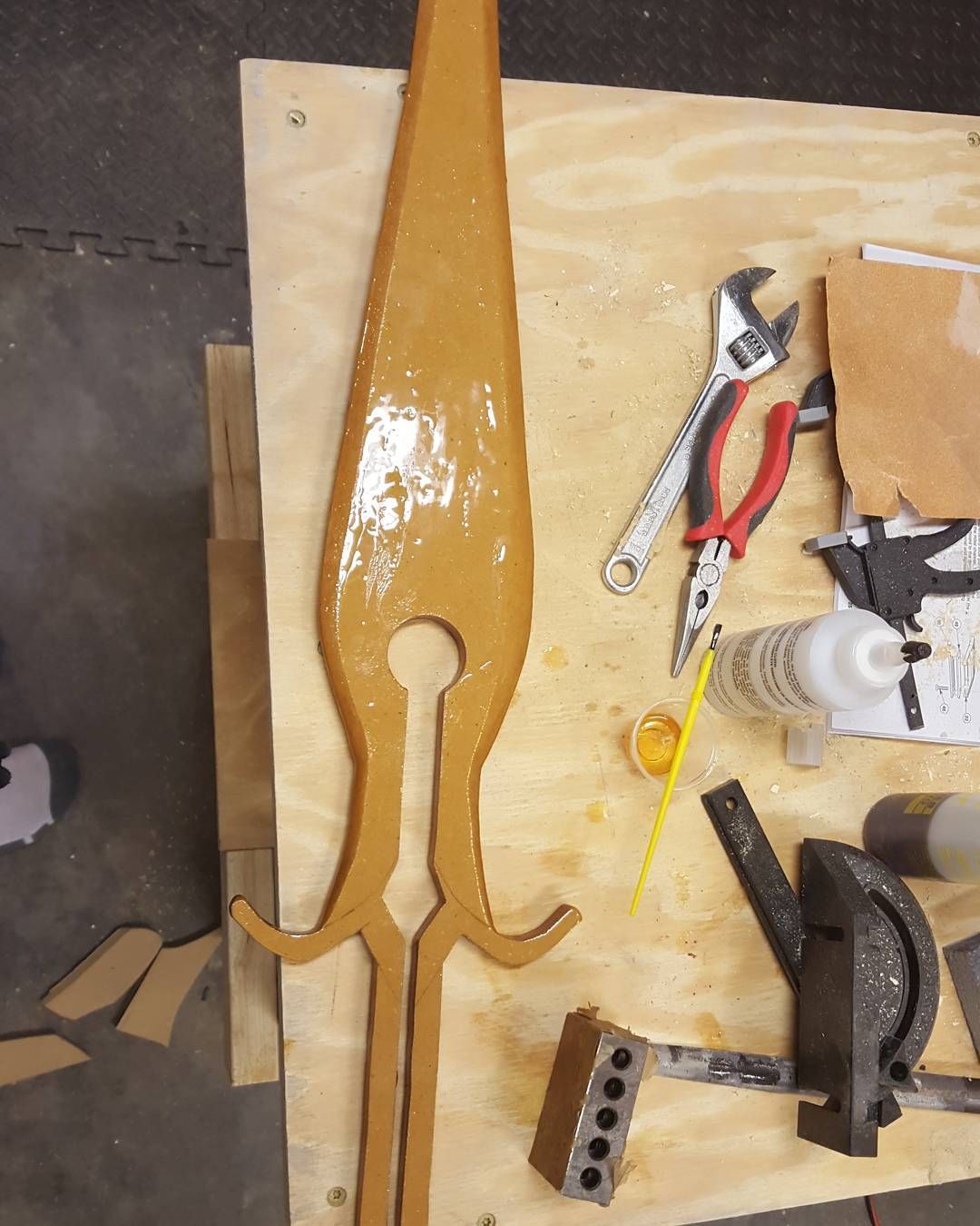While waiting for silicone to set up the other day I decided to get started on a dragonageinquisition etched sword for my blackwall project. I just liked the challenge of this sword. It’s mdf, all shaped and coated with epoxie. Next up is sanding and of course more sanding!