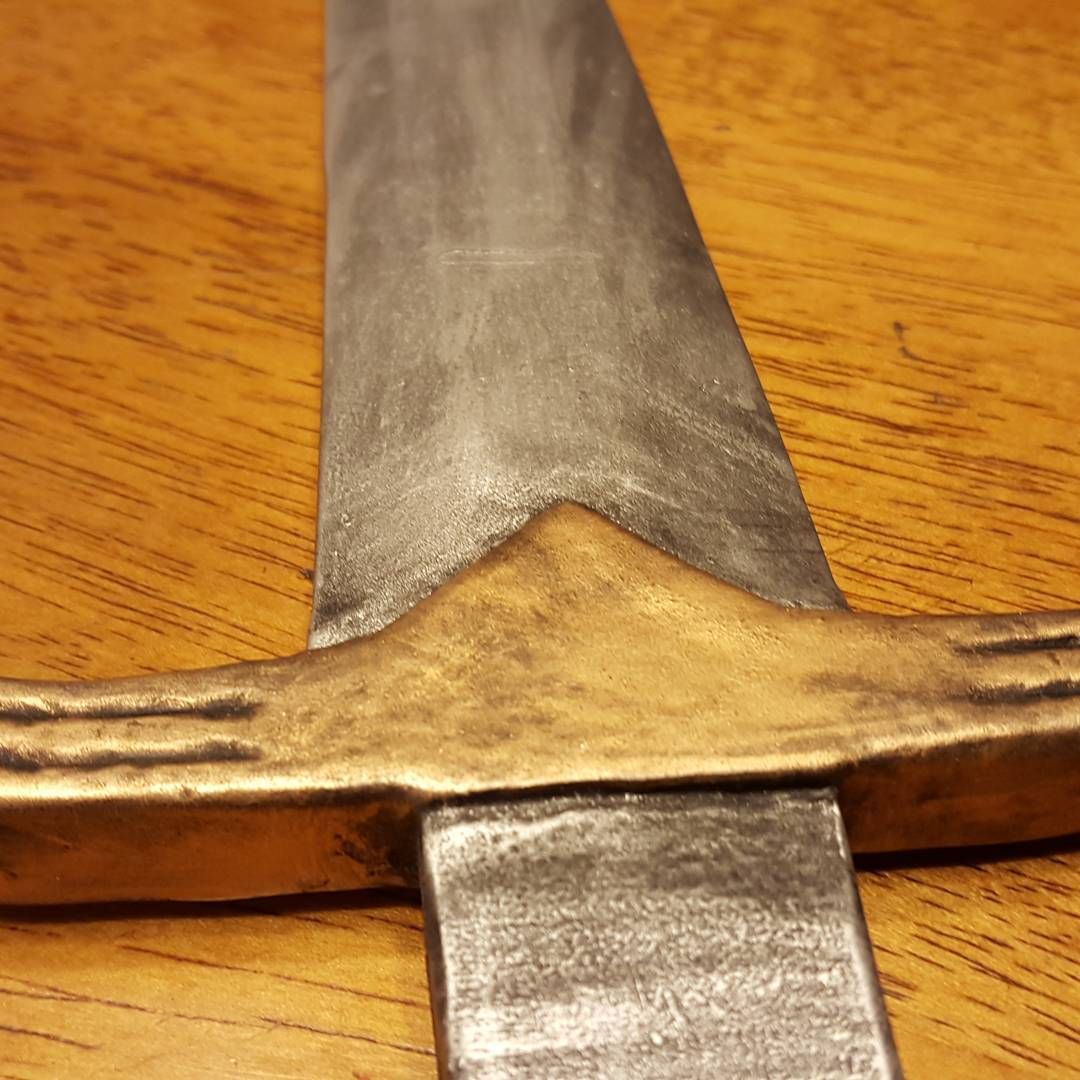 Almost done! Just thought it would be fun to post a teaser of my grey warden dagger for blackwall , all but the leather grip is finished, so close! dragonageinquisition cosplay propmaking